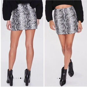 F21 nwt faux snake skin print mini skirt